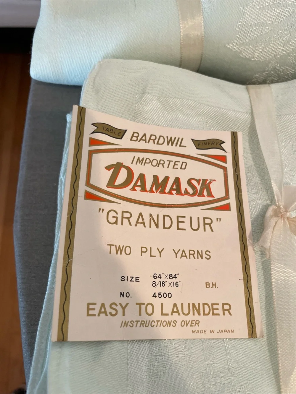 Bardwil Imported Damask “Grandeur” 64” X 84” Tablecloth & 8 Matching napkins